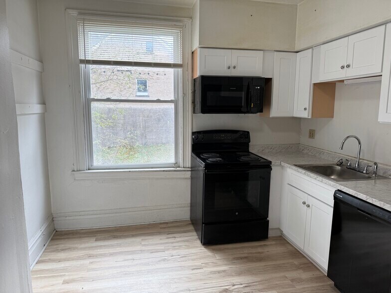 Building Photo - 5704 Darlington Rd