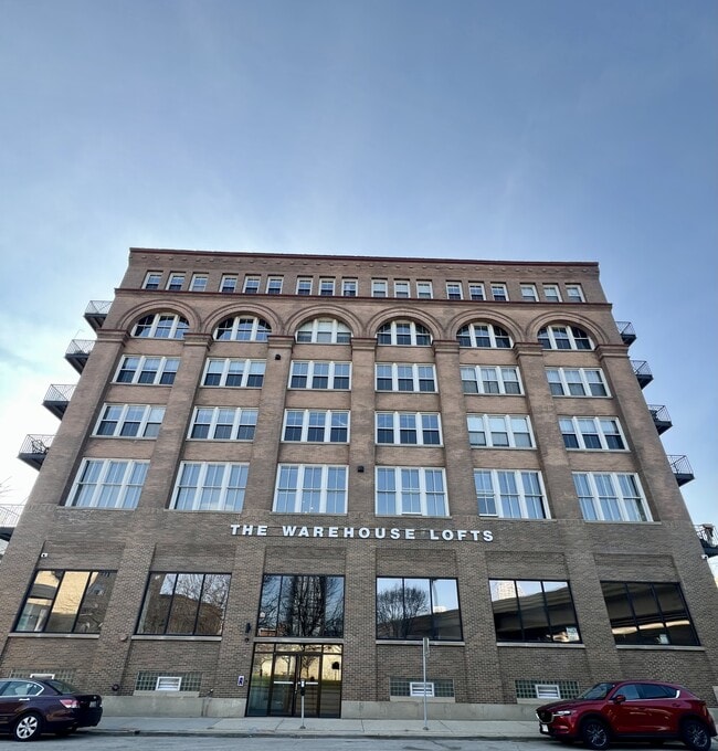 Building Photo - 413 N 2nd St