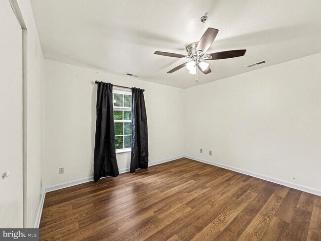 Building Photo - 33 Fern Oak Cir