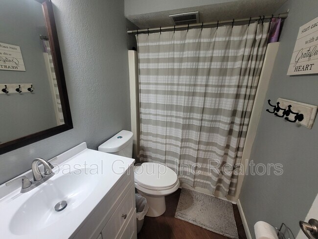 Building Photo - 1012 Meadowview Pl