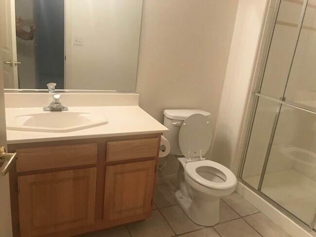 2nd bath - 8772 Bridgeport Bay Ave