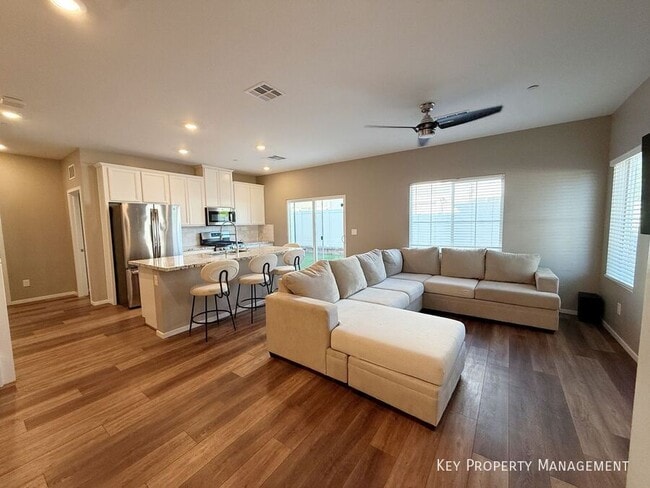 Building Photo - 525 Mossy Cup St