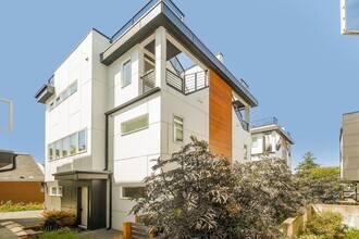 Building Photo - Luxury New Construction with Rooftop Views