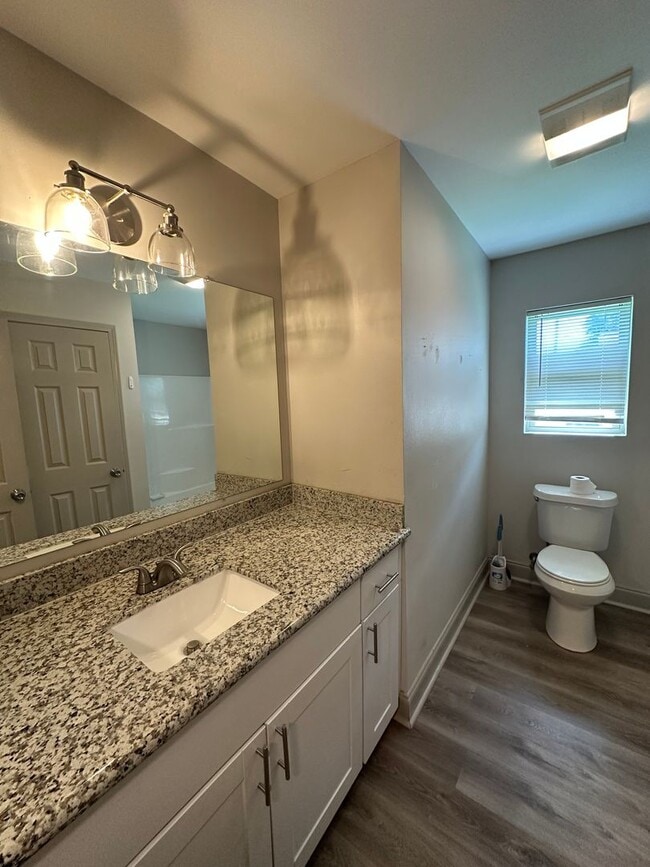 Building Photo - 1406 Memory Ln