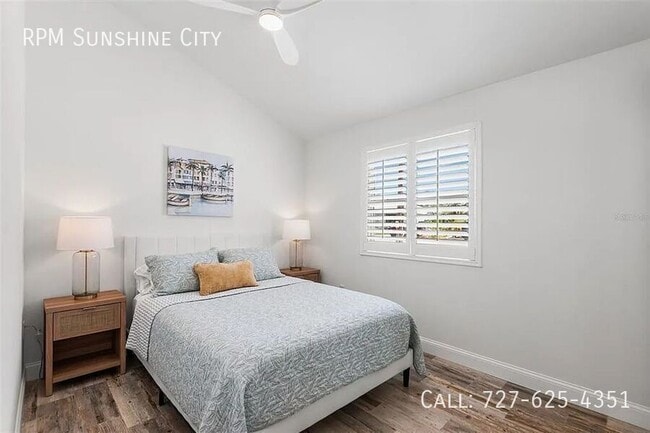 Building Photo - 14024 N Bayshore Dr