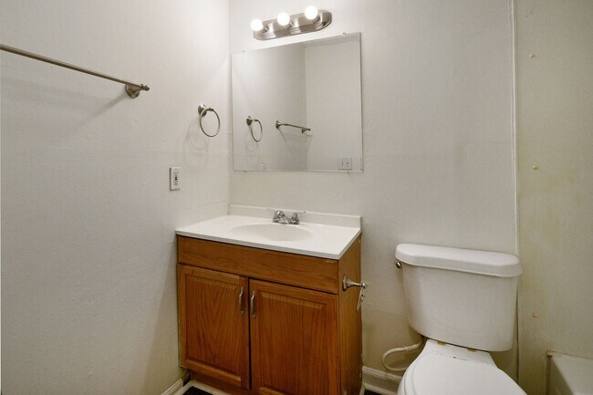 Building Photo - New Lower Price! Remodeled 3 bed / 1.5 bath home near downtown Spartanburg