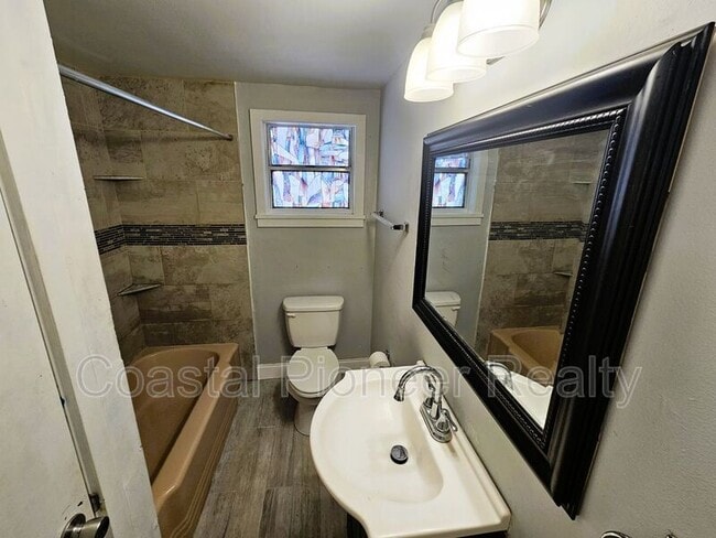 Building Photo - 501 25th Ave W