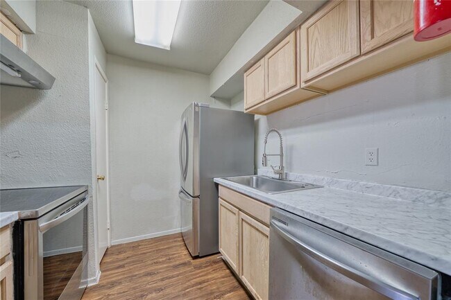 Building Photo - 6001 Reims Rd