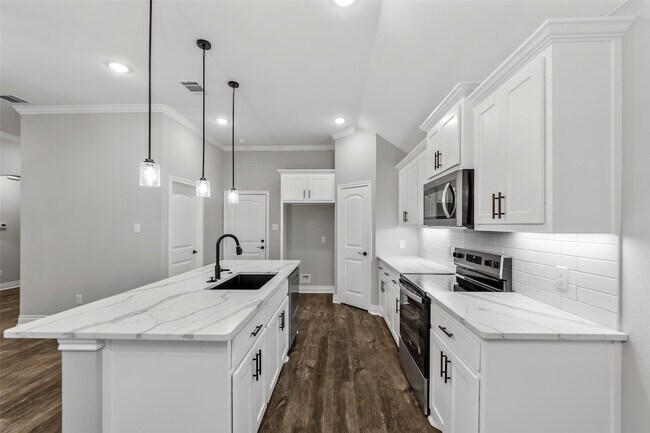 Building Photo - 1301 Brad Kellar Dr