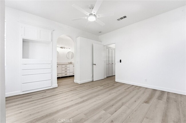 Building Photo - 2 Carlsbad Ln