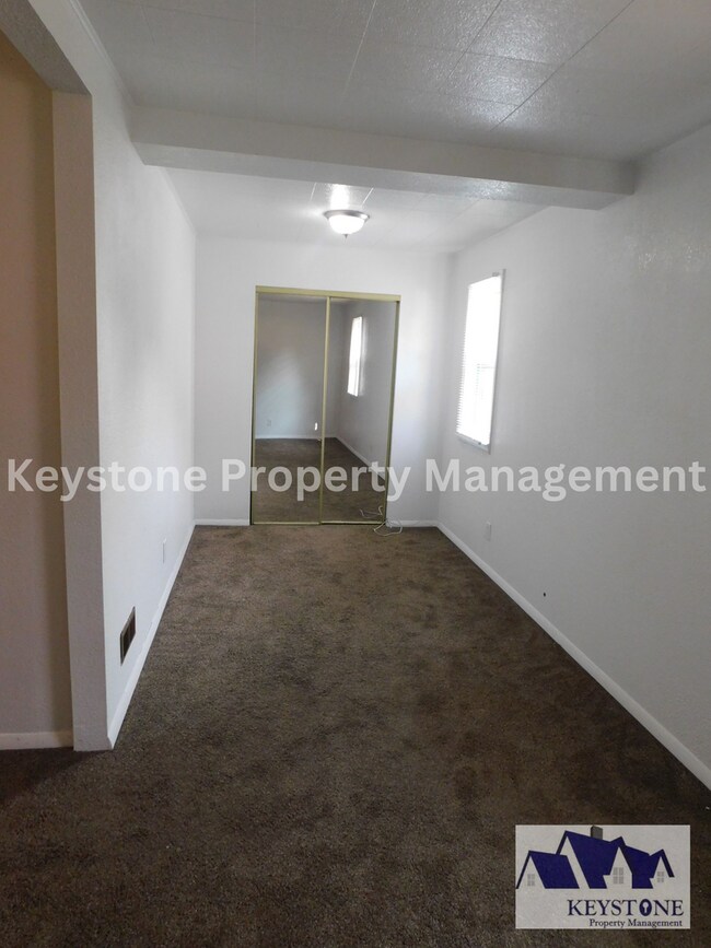 Building Photo - 819 Troy Ave