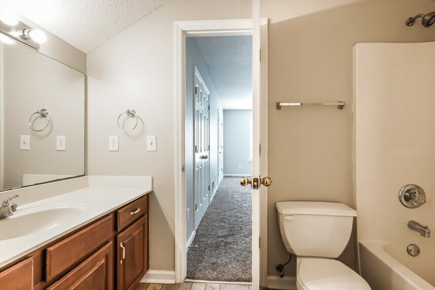 Building Photo - 5404 Sunnyvale Dr