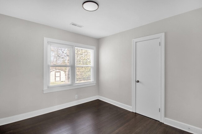 Building Photo - Lovely 3 bedroom, 1 bathroom home in High Point with LVP throughout!