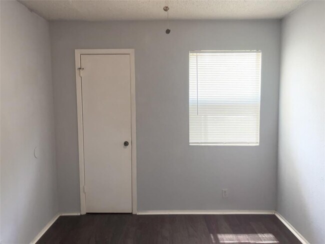 Building Photo - 901 Taulbee Ln