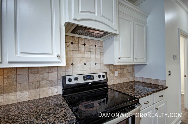 Building Photo - 142 Lakeway Drive