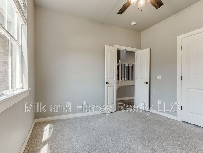 Building Photo - 3212 Hayven Cir