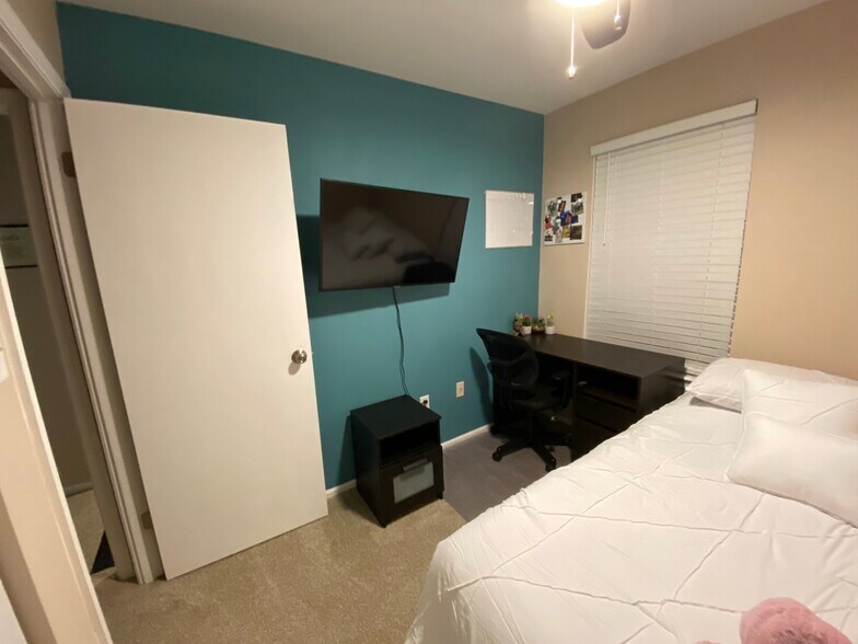 bedroom 3 - 6264 Ducketts Ln