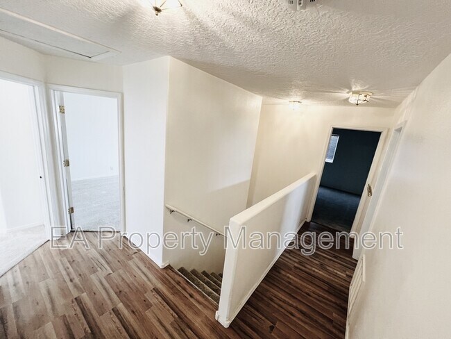 Building Photo - 7008 Angela Dr NE