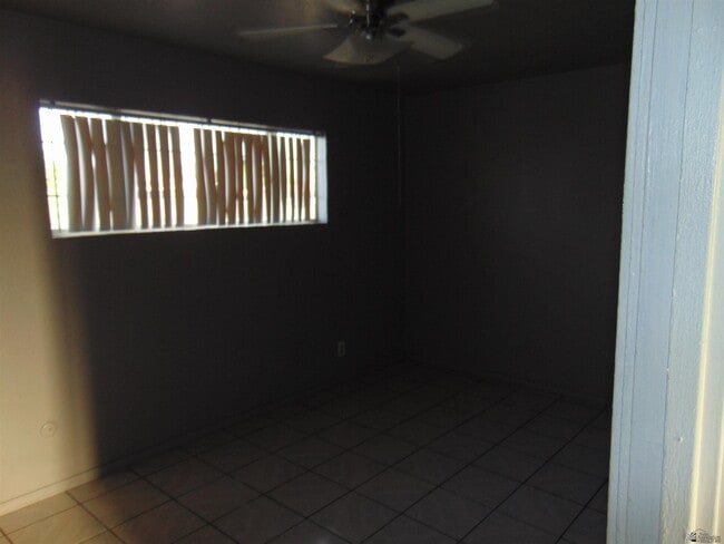 Building Photo - 2711 S Mesa Ave