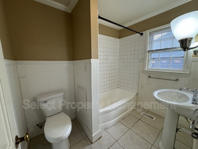 Building Photo - 5437 Covington Rd