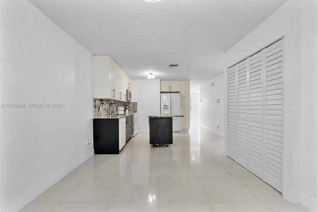 Building Photo - 11465 NW 88th Ct