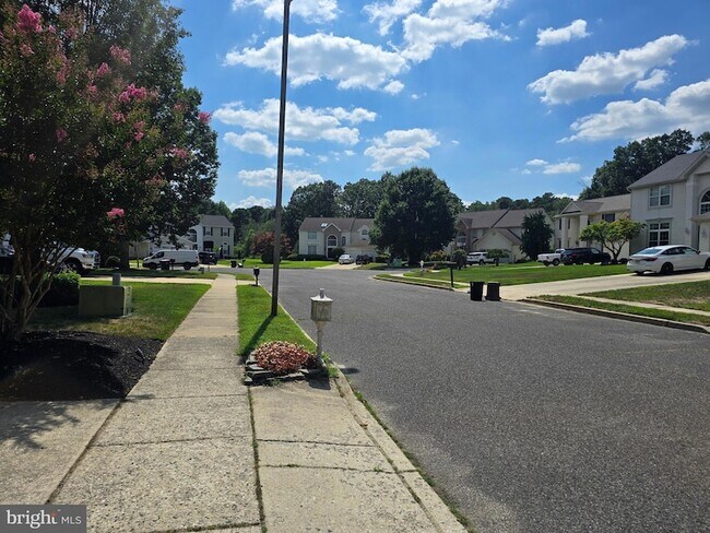 Building Photo - 1 Radcliff Ct