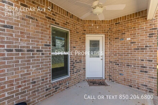 Building Photo - 807A Cedar Ave S