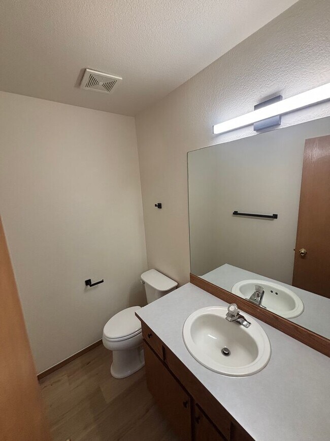 Building Photo - 211 N Lava