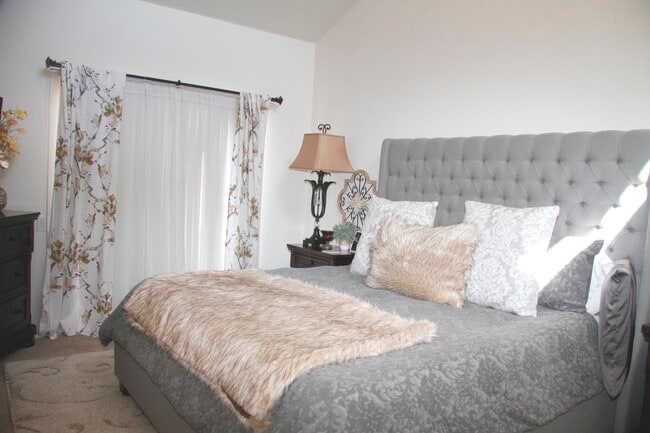 Building Photo - 73407 Foxtail Ln