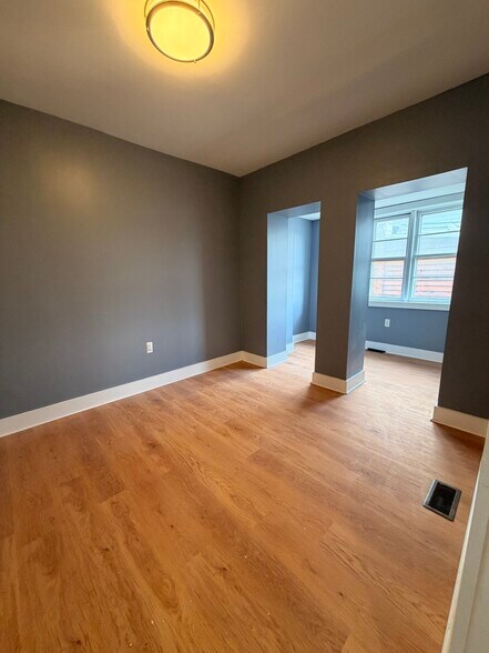 Building Photo - 1711 2nd St NE