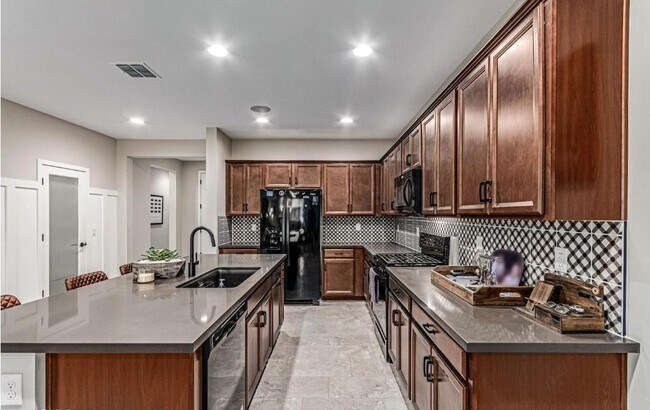 Building Photo - 5059 N 183rd Ln