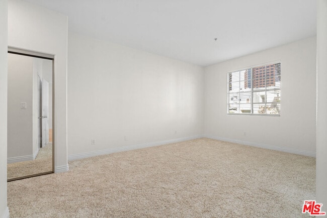 Building Photo - 1225 Armacost Ave