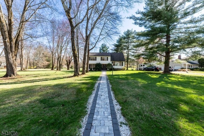 Building Photo - 27 Meadowview Rd