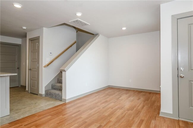 Building Photo - 3412 SW Vel Mews