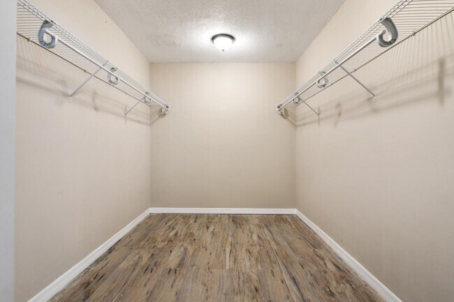 Building Photo - 3030 Amelia Rd