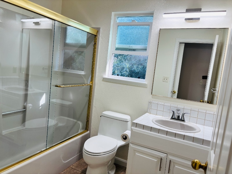 Building Photo - 242 N San Pedro Rd