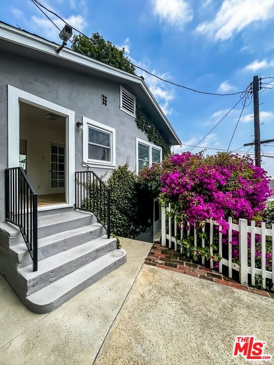Building Photo - 1233 Ozeta Terrace