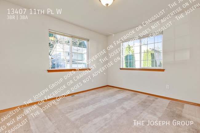 Building Photo - 13407 11th Pl W
