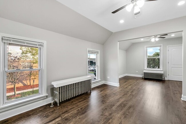 Building Photo - 1108 Des Plaines Ave