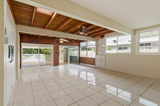 Building Photo - 1007 Maunawili Rd
