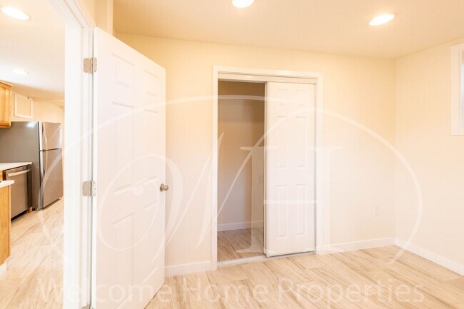 Building Photo - Newly Remodeled 1 Bedroom in a Park-like Setting