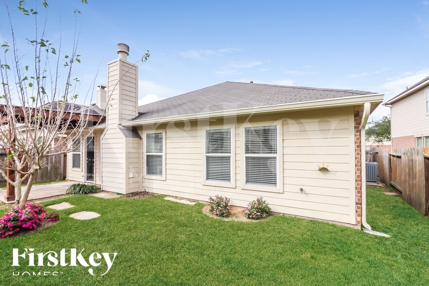 Building Photo - 2726 Lakecrest Way Dr