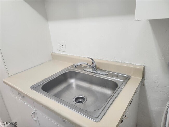 Building Photo - 559 San Pablo Dr