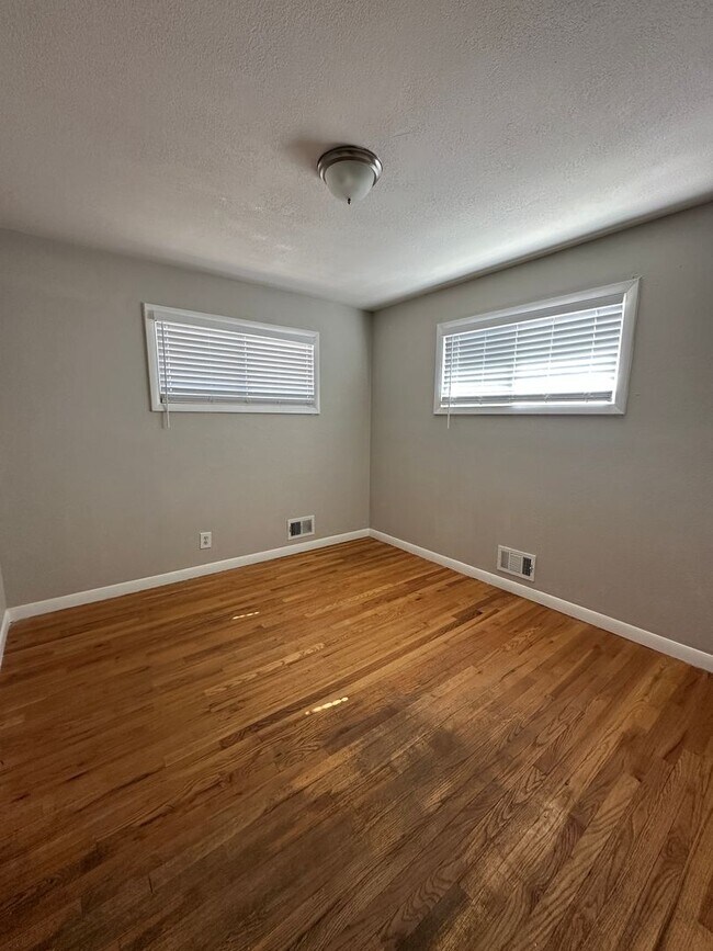 Building Photo - 6820 Larsh Dr
