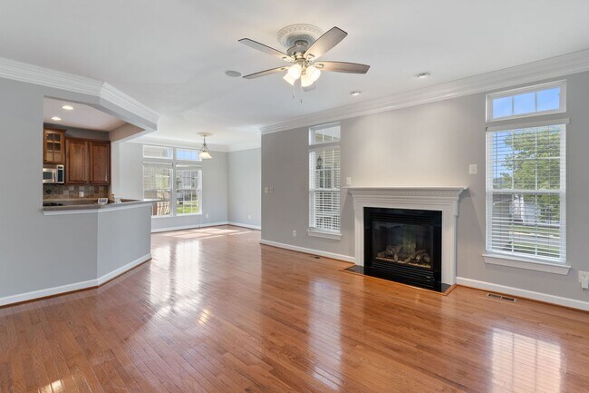 Building Photo - Spacious Home in Port Potomac