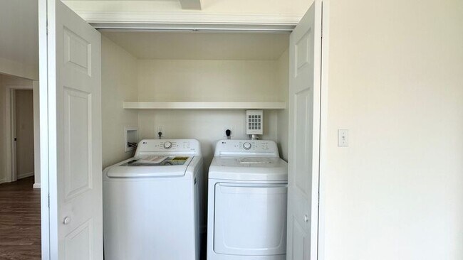 Building Photo - 1413 Ala Iolani St