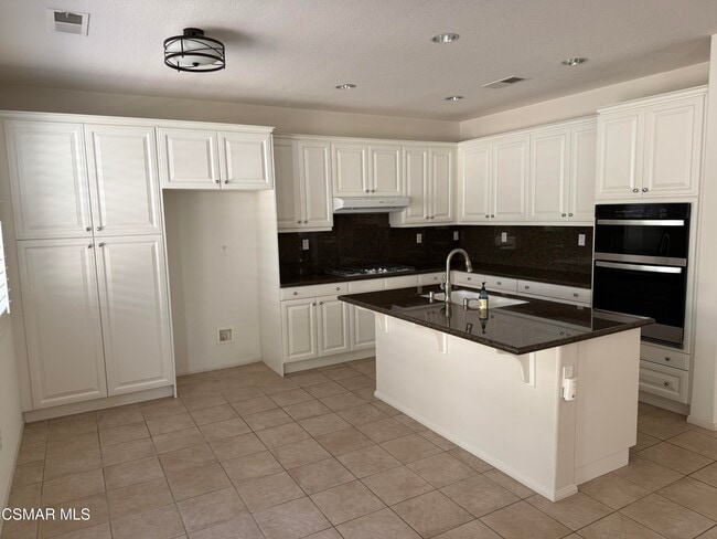 Building Photo - 600 Clearwater Creek Dr