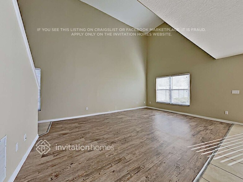 Building Photo - 1579 Tiverton Blvd