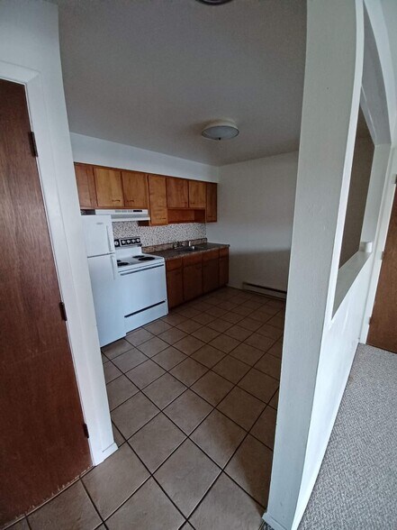 Building Photo - 675 Portis St