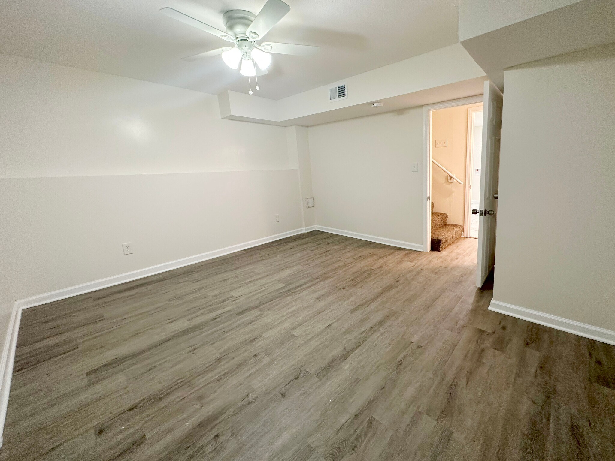 Building Photo - 1417 La Chateau Dr